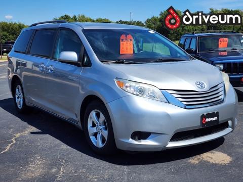  Pre-Owned 2017 Toyota Sienna LE Stock#X2170 Silver FWD 